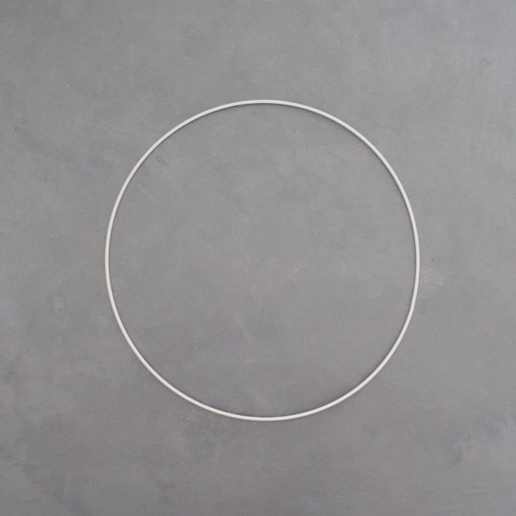 Kovový kruh 25 cm bílý, základ pro věnce a dekorace